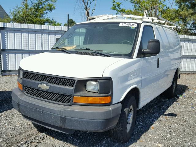 1GCWGFCAXB1134380 - 2011 CHEVROLET EXPRESS G2 WHITE photo 2