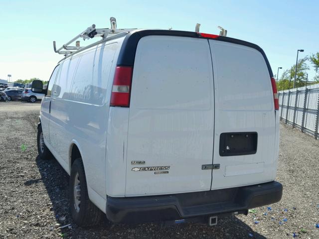 1GCWGFCAXB1134380 - 2011 CHEVROLET EXPRESS G2 WHITE photo 3