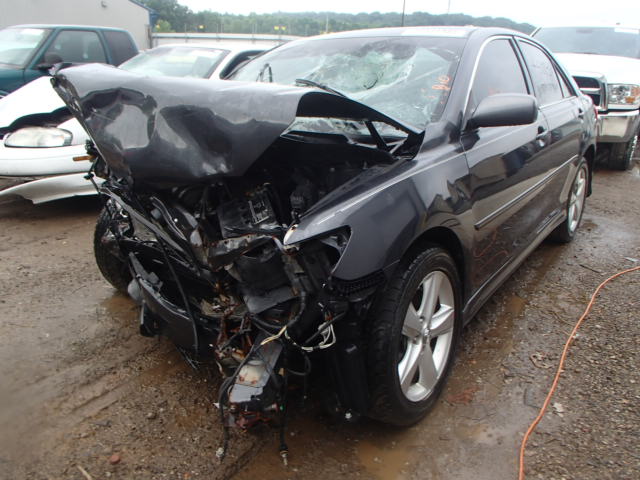 4T1BF3EK2BU215373 - 2011 TOYOTA CAMRY BASE GRAY photo 2