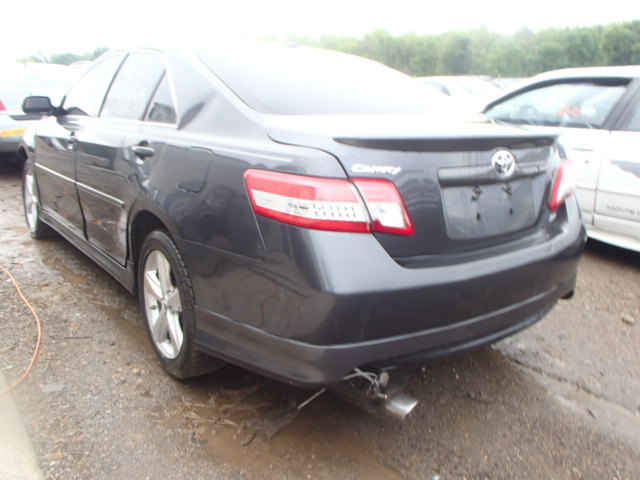 4T1BF3EK2BU215373 - 2011 TOYOTA CAMRY BASE GRAY photo 3