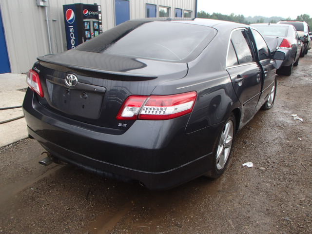 4T1BF3EK2BU215373 - 2011 TOYOTA CAMRY BASE GRAY photo 4