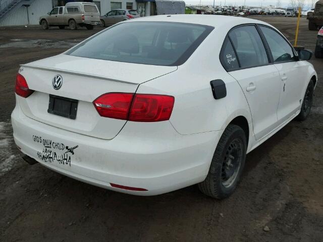 3VW1K7AJ4DM381883 - 2013 VOLKSWAGEN JETTA BASE თეთრი ფოტო 4