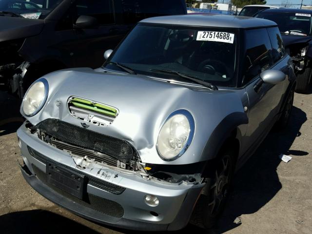 WMWRE33525TG99011 - 2005 MINI COOPER S SILVER photo 2