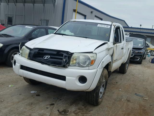 5TEUX42N75Z034666 - 2005 TOYOTA TACOMA ACC WHITE photo 2