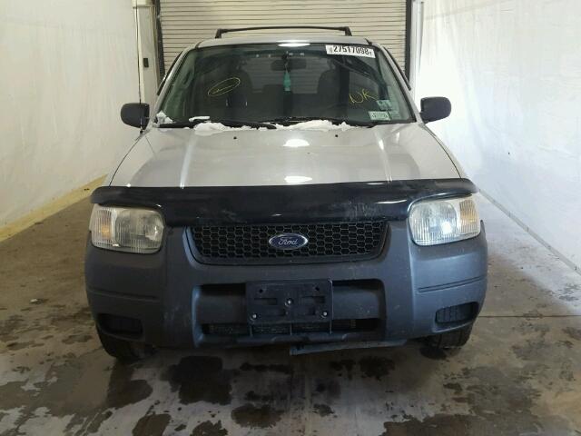 1FMYU92113KD90435 - 2003 FORD ESCAPE XLS SILVER photo 9