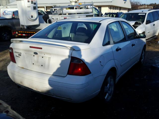 1FAHP34N97W236598 - 2007 FORD FOCUS ZX4 WHITE photo 4