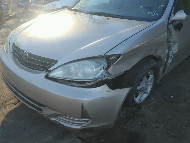 4T1BE32K42U595243 - 2002 TOYOTA CAMRY LE GOLD photo 9