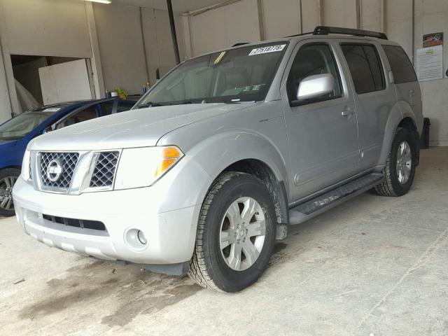 5N1AR18U55C761888 - 2005 NISSAN PATHFINDER SILVER photo 2