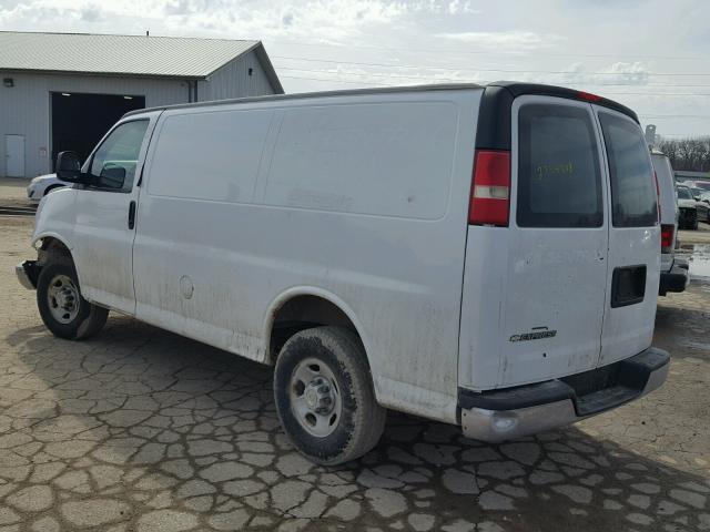 1GCGG25C081107483 - 2008 CHEVROLET EXPRESS G2 WHITE photo 3