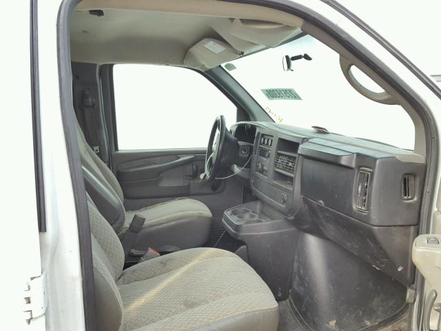 1GCGG25C081107483 - 2008 CHEVROLET EXPRESS G2 WHITE photo 5