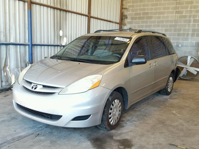 5TDZA23C16S406252 - 2006 TOYOTA SIENNA CE SILVER photo 2