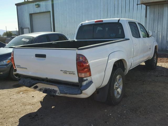 3TMKU72N76M009136 - 2006 TOYOTA TACOMA DOU WHITE photo 4