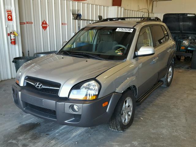 KM8JN12D19U114487 - 2009 HYUNDAI TUCSON SE GRAY photo 2