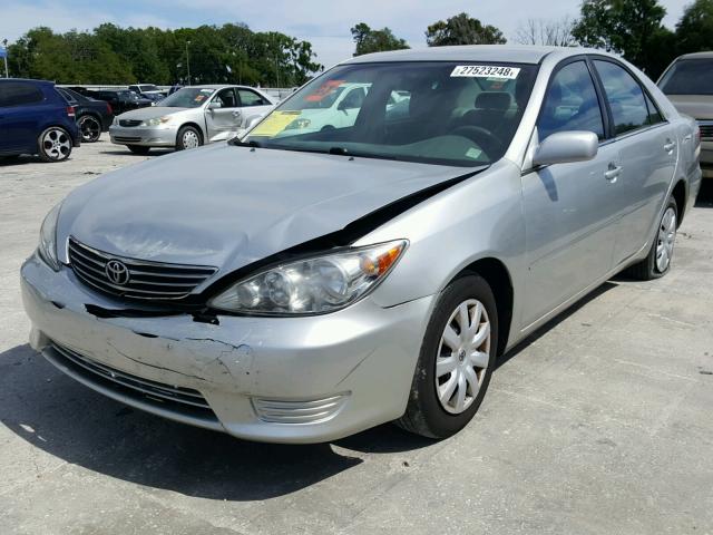 4T1BE32K55U949419 - 2005 TOYOTA CAMRY LE SILVER photo 2