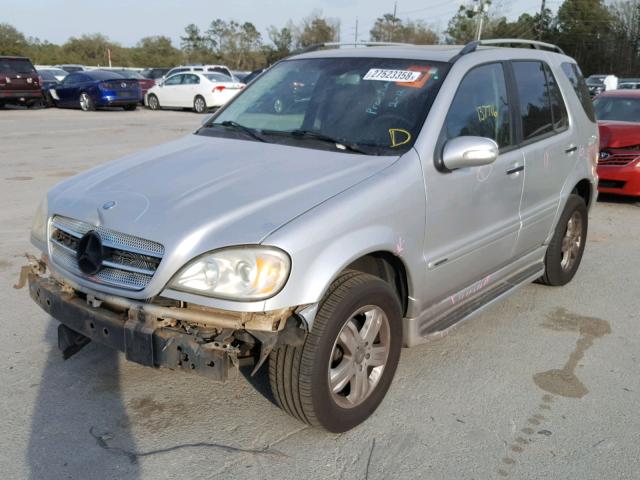 4JGAB57E85A544529 - 2005 MERCEDES-BENZ ML 350 SILVER photo 2