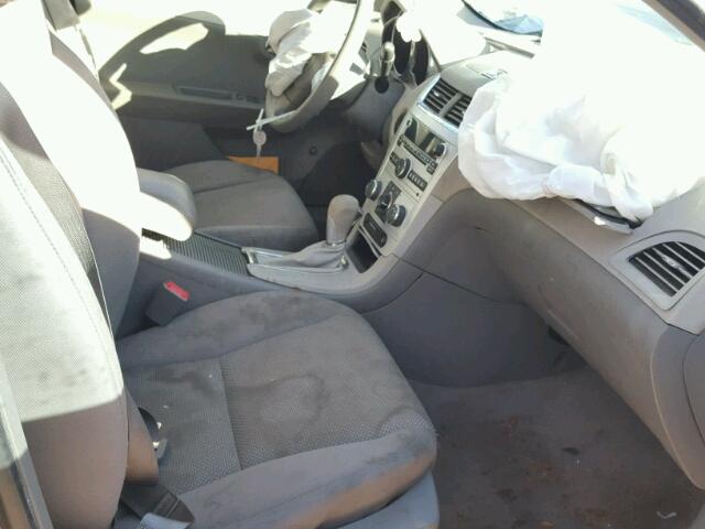 1G1ZA5E04CF388046 - 2012 CHEVROLET MALIBU LS 银色 照片 5