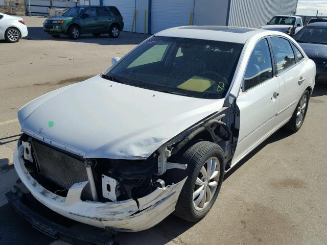 KMHFC46F46A097562 - 2006 HYUNDAI AZERA SE WHITE photo 2