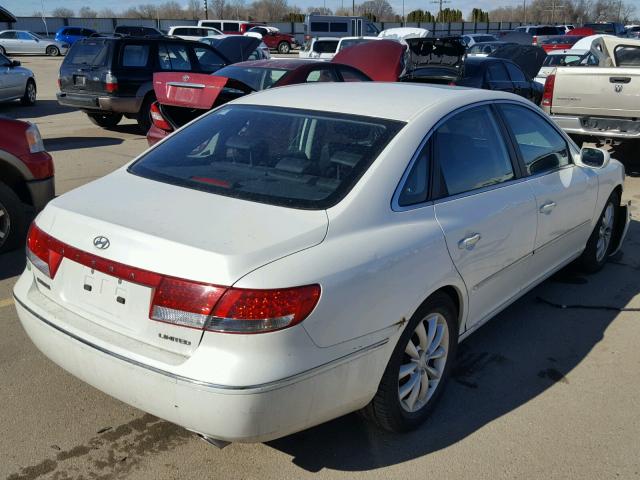 KMHFC46F46A097562 - 2006 HYUNDAI AZERA SE WHITE photo 4