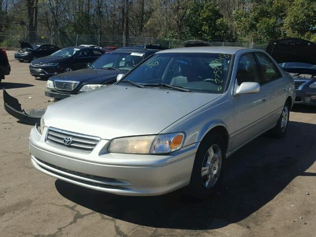 JT2BG22K110533144 - 2001 TOYOTA CAMRY CE SILVER photo 2