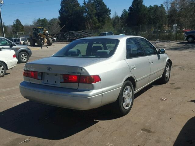 JT2BG22K110533144 - 2001 TOYOTA CAMRY CE SILVER photo 4