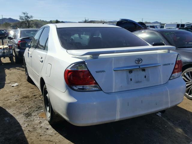 4T1BE32K15U015502 - 2005 TOYOTA CAMRY LE WHITE photo 3