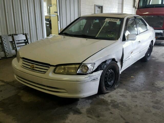 4T1BF28K01U965567 - 2001 TOYOTA CAMRY LE WHITE photo 2