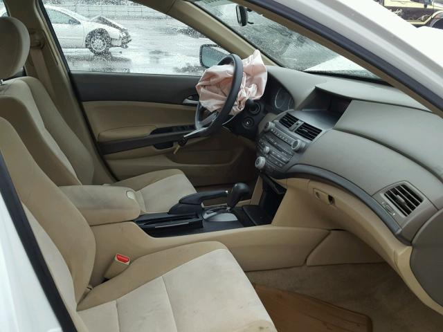 1HGCP26328A129872 - 2008 HONDA ACCORD LX WHITE photo 5