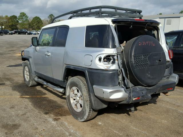 JTEZU11F770014391 - 2007 TOYOTA FJ CRUISER SILVER photo 3