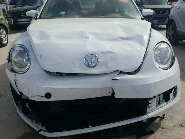 3VWJ17ATXEM658185 - 2014 VOLKSWAGEN BEETLE WHITE photo 9