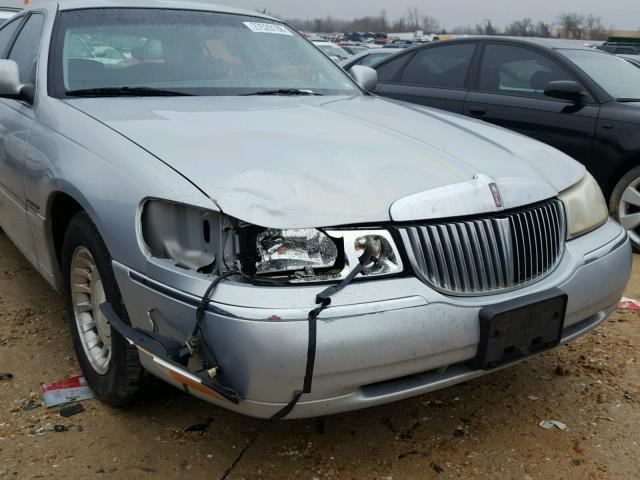 1LNHM81W01Y672647 - 2001 LINCOLN TOWN CAR E SILVER photo 9