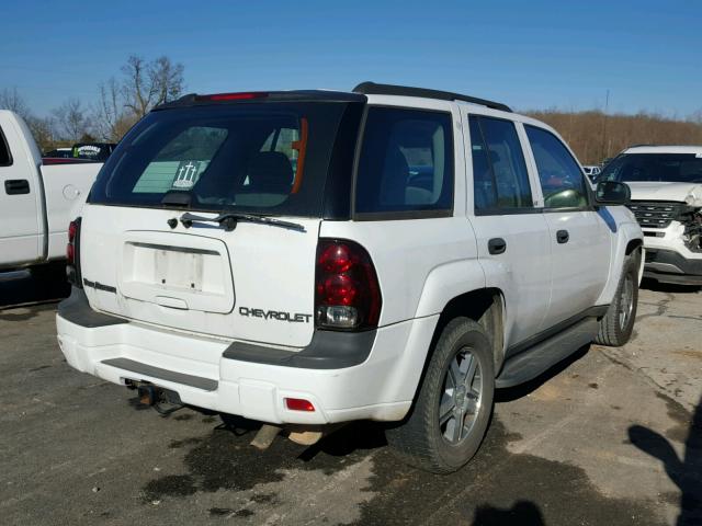 1GNDT13S842267707 - 2004 CHEVROLET TRAILBLAZE WHITE photo 4