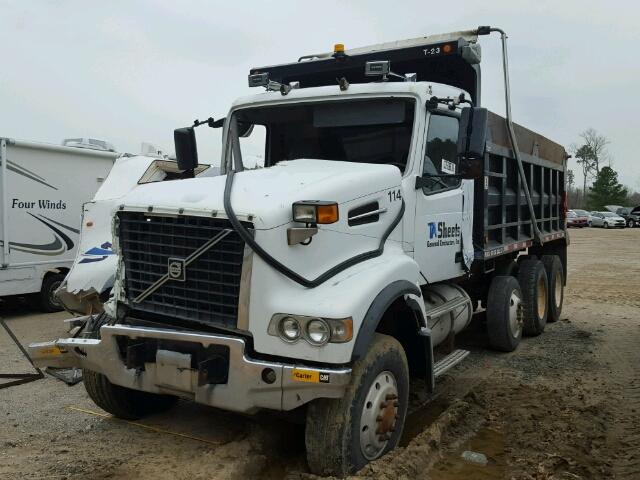 4V5KC9GF87N467453 - 2007 VOLVO VHD WHITE photo 2