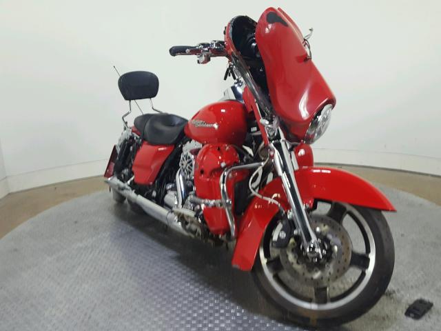 1HD1KB414AB612199 - 2010 HARLEY-DAVIDSON FLHX RED photo 2