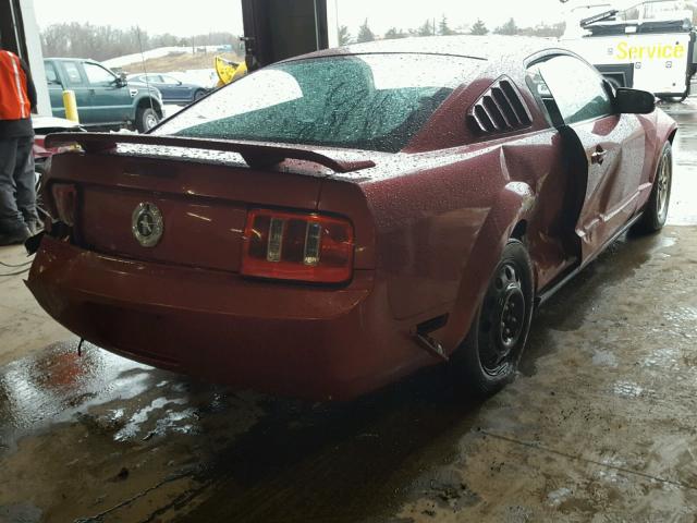 1ZVFT80N255149738 - 2005 FORD MUSTANG RED photo 4