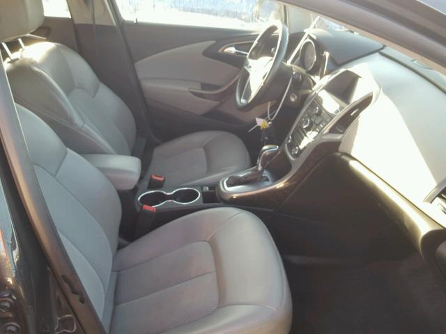 1G4PP5SK7E4164752 - 2014 BUICK VERANO GRAY photo 5