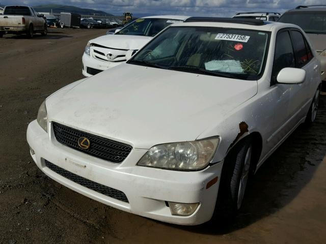 JTHBD192320048603 - 2002 LEXUS IS 300 WHITE photo 2