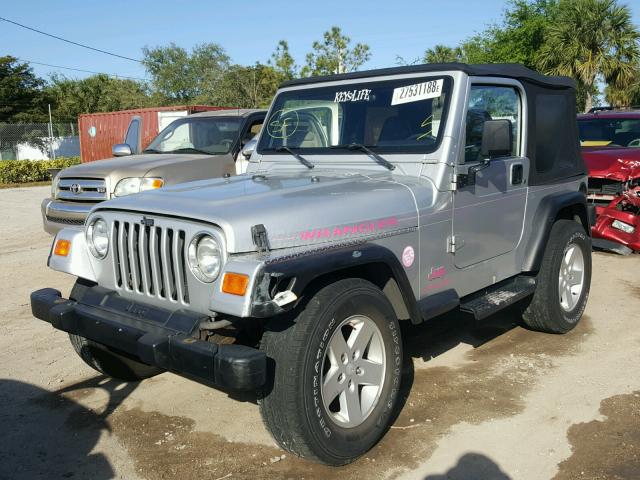 1J4FA29P4YP752543 - 2000 JEEP WRANGLER / SILVER photo 2