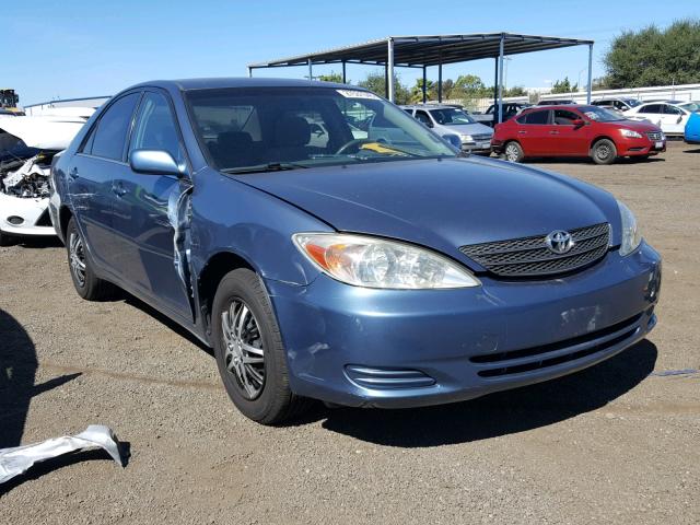 JTDBE32K620095936 - 2002 TOYOTA CAMRY LE BLUE photo 1