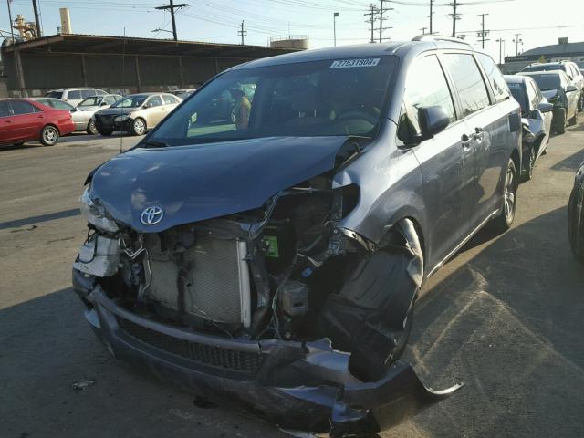 5TDKK3DC1DS373902 - 2013 TOYOTA SIENNA LE BLUE photo 2