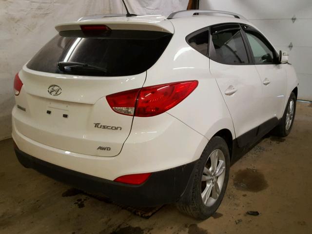 KM8JUCAC4DU762437 - 2013 HYUNDAI TUCSON GLS WHITE photo 4