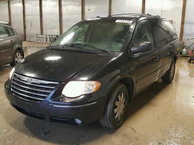 2A8GP64L56R873820 - 2006 CHRYSLER TOWN & COU BLACK photo 2