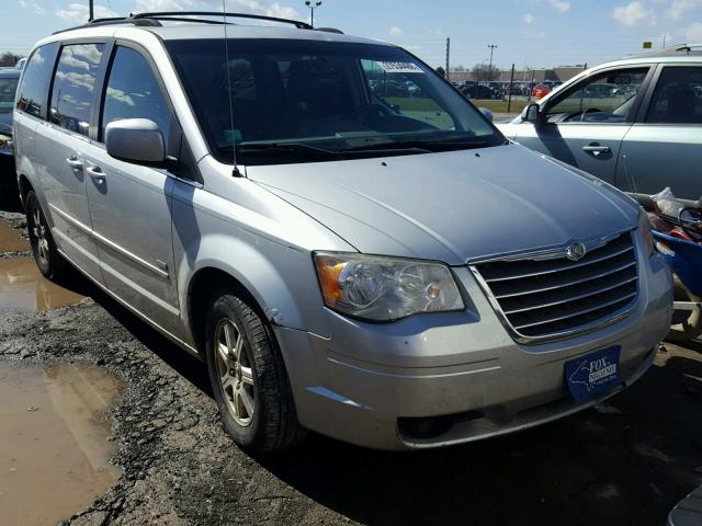 2A8HR54PX8R795565 - 2008 CHRYSLER TOWN & COU SILVER photo 1