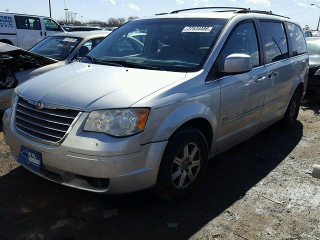 2A8HR54PX8R795565 - 2008 CHRYSLER TOWN & COU SILVER photo 2