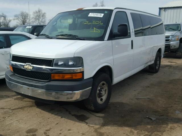 1GAHG39U171184058 - 2007 CHEVROLET EXPRESS G3 WHITE photo 2