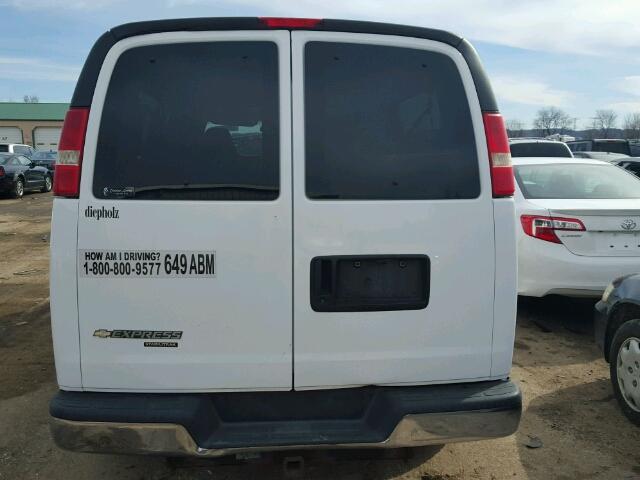 1GAHG39U171184058 - 2007 CHEVROLET EXPRESS G3 WHITE photo 6