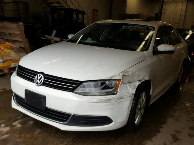 3VWBP7AJ1DM225306 - 2013 VOLKSWAGEN JETTA SE WHITE photo 2