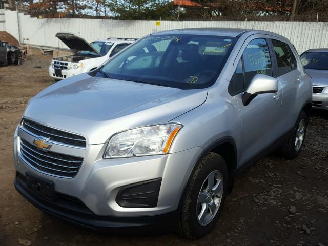 3GNCJNSB8GL262939 - 2016 CHEVROLET TRAX LS SILVER photo 2