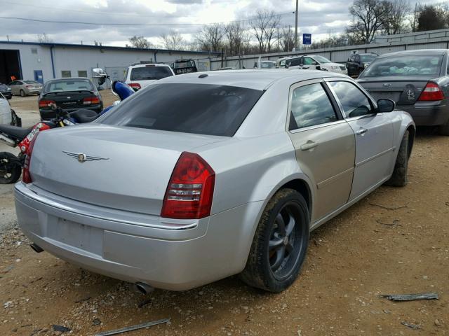 2C3KA63H47H684149 - 2007 CHRYSLER 300C SILVER photo 4