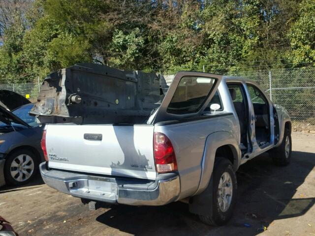 3TMLU42N86M006474 - 2006 TOYOTA TACOMA DOU SILVER photo 4