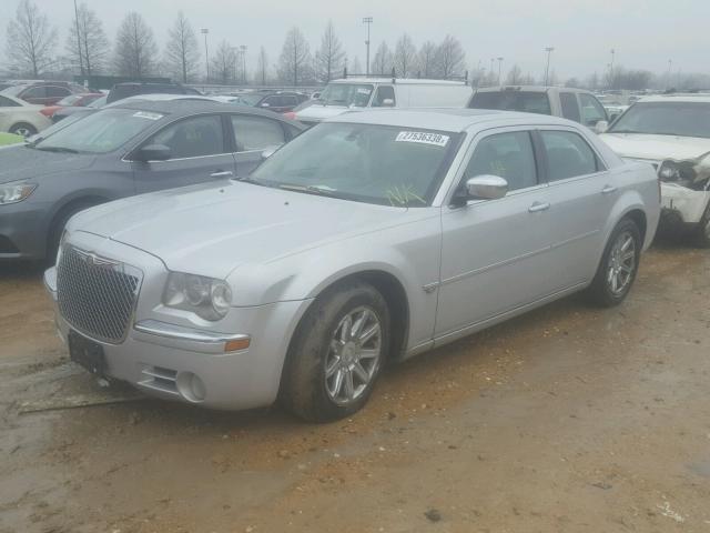 2C3AA63H15H136229 - 2005 CHRYSLER 300C SILVER photo 2